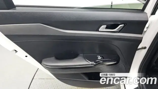 Kia K5 2022 — Şəkil 27/32