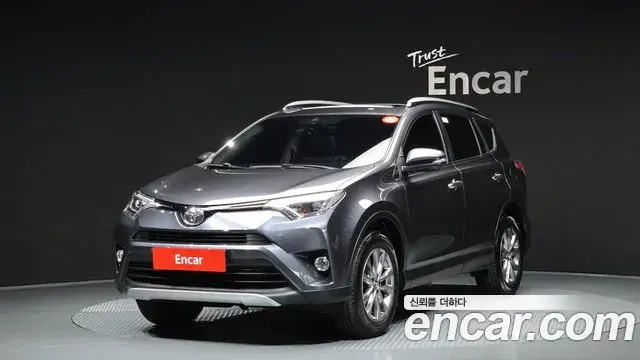 Toyota RAV4 2018 — Фото 1/20