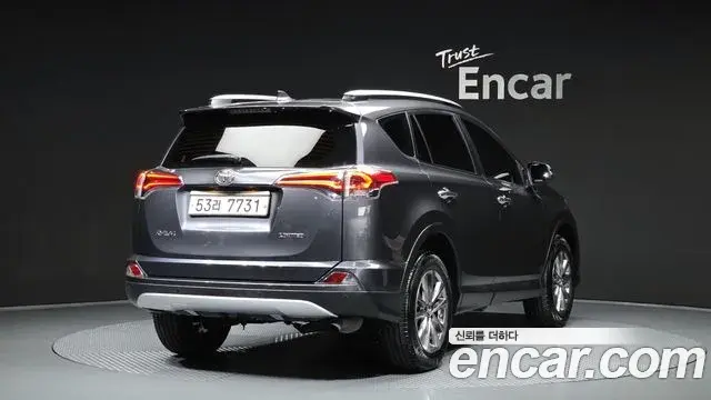 Toyota RAV4 2018 — Фото 2/20