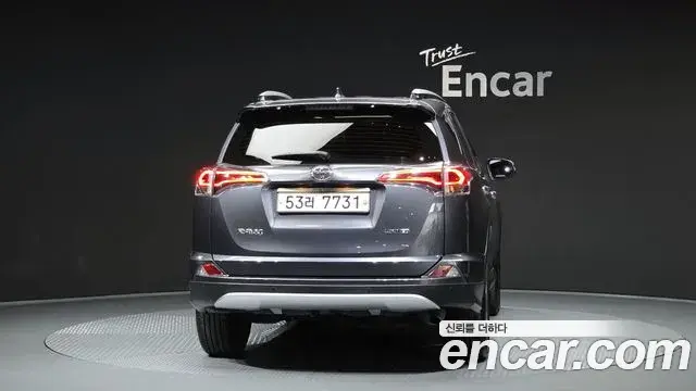 Toyota RAV4 2018 — Фото 4/20