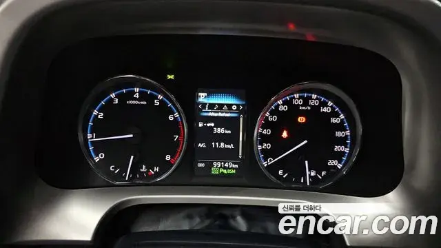 Toyota RAV4 2018 — Фото 8/20