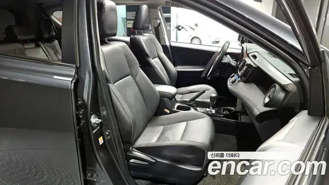 Toyota RAV4 2018 — Фото 12/20
