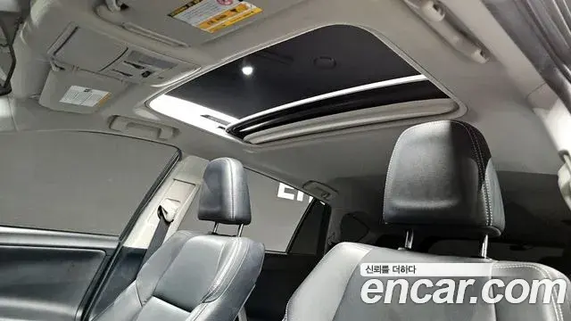 Toyota RAV4 2018 — Фото 19/20