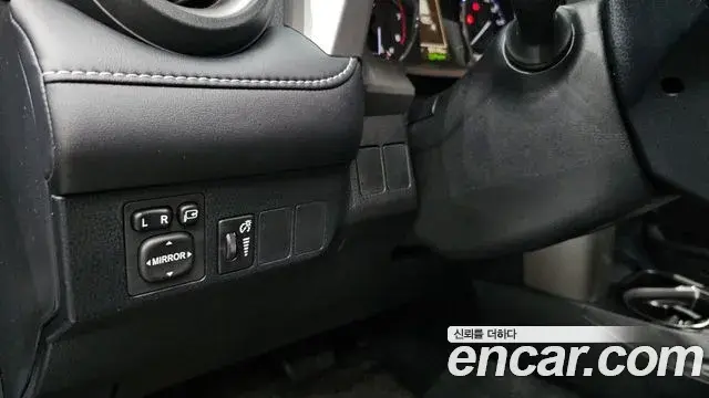 Toyota RAV4 2018 — Photo 33/33