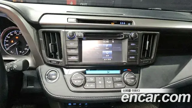 Toyota RAV4 2018 — Photo 31/33