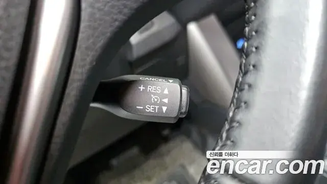 Toyota RAV4 2018 — Photo 9/33