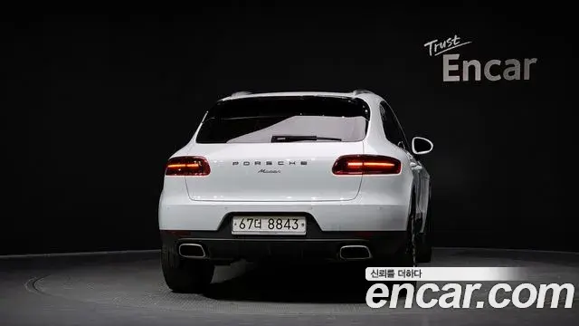 Porsche Macan 2018 — Фото 3/20