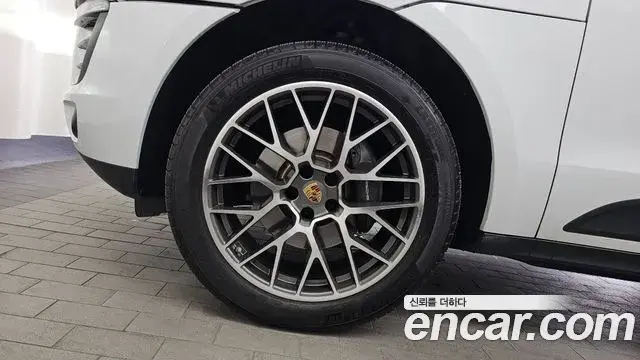Porsche Macan 2018 — Фото 4/20