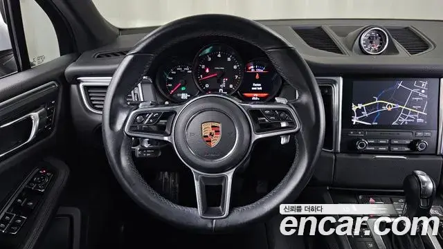Porsche Macan 2018 — Фото 13/20