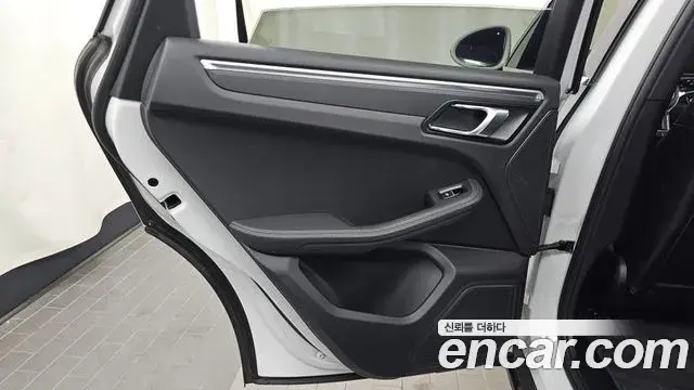 Porsche Macan 2018 — Şəkil 19/32