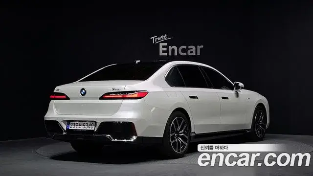 BMW 7 Series 2023 — Şəkil 20/32