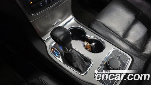Jeep Grand Cherokee 2018 — Фото 9/20