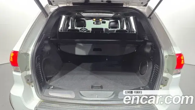 Jeep Grand Cherokee 2018 — Фото 18/20