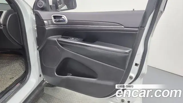 Jeep Grand Cherokee 2018 — Photo 3/32