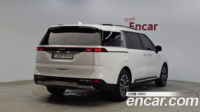 Kia Carnival 2022 — Şəkil 16/33