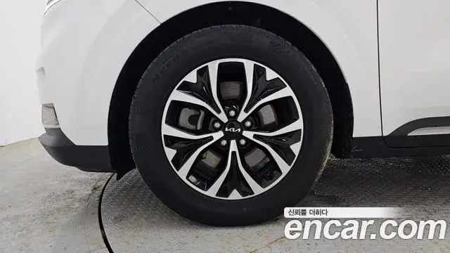 Kia Carnival 2022 — Şəkil 18/33