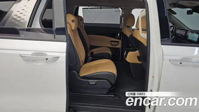 Kia Carnival 2022 — Şəkil 32/33