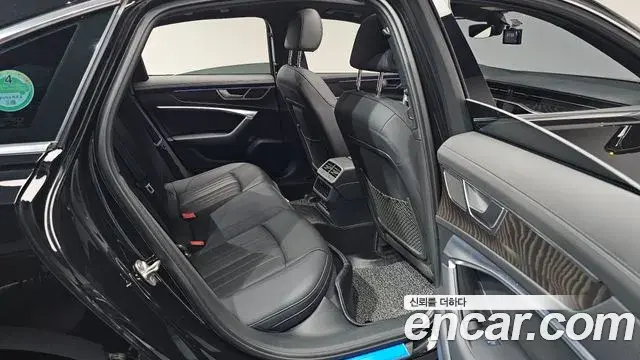 Audi A6 2021 — Şəkil 17/35