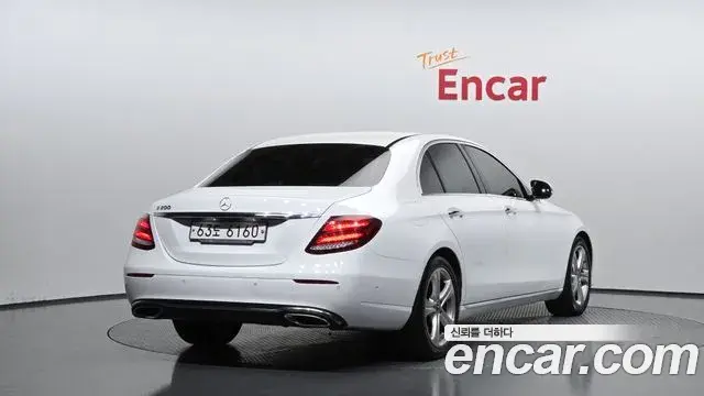 Mercedes-Benz E-Class 2018 — Photo 14/20