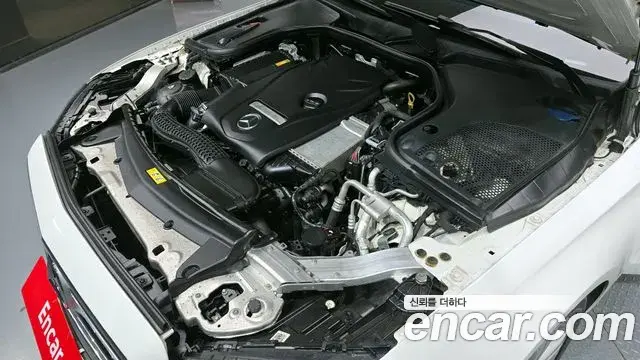 Mercedes-Benz E-Class 2018 — Photo 12/20