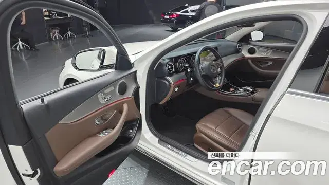 Mercedes-Benz E-Class 2018 — Photo 2/20