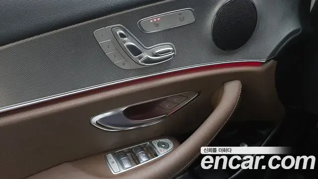 Mercedes-Benz E-Class 2018 — Photo 1/20