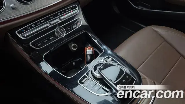 Mercedes-Benz E-Class 2018 — Photo 8/20