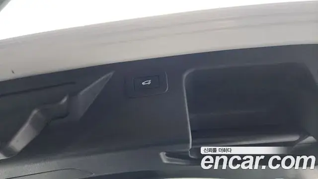 Land Rover Discovery Sport 2025 — Фото 17/20
