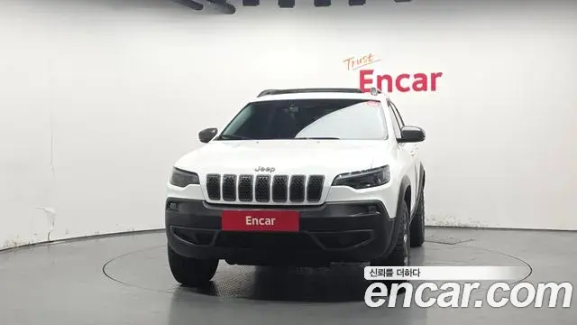 Jeep Cherokee 2021 — Фото 2/20