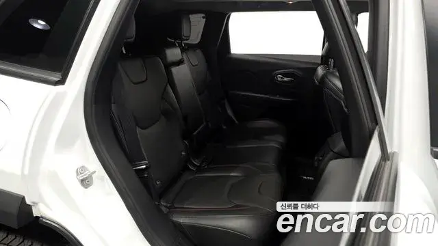 Jeep Cherokee 2021 — Фото 10/20