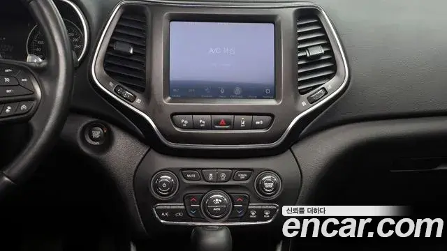 Jeep Cherokee 2021 — Фото 12/20