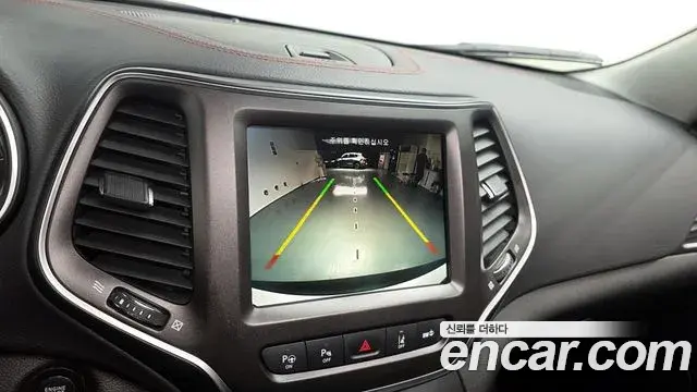 Jeep Cherokee 2021 — Фото 13/20