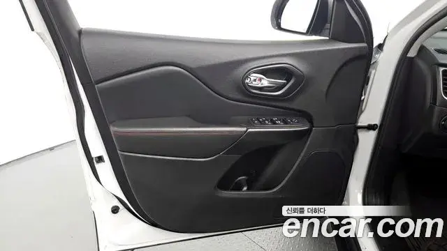 Jeep Cherokee 2021 — Şəkil 18/30