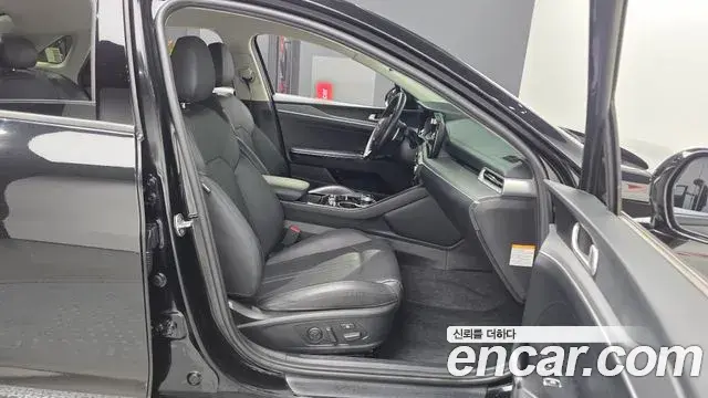 Kia K5 2023 — Şəkil 19/37