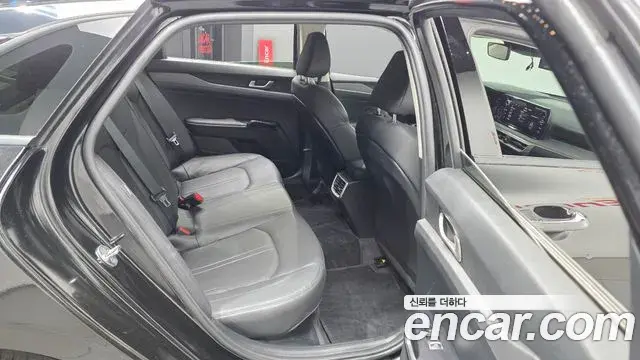 Kia K5 2023 — Şəkil 8/37