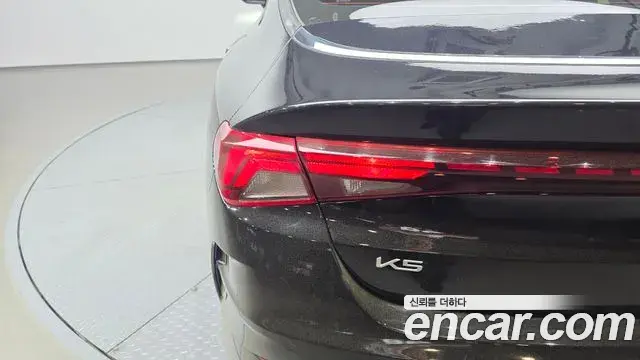 Kia K5 2023 — Şəkil 18/37