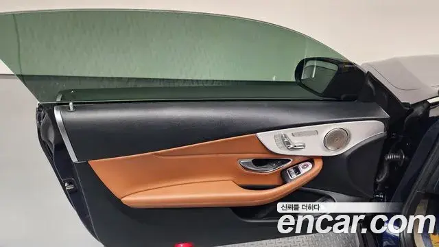 Mercedes-Benz C-Class 2019 — Şəkil 30/33