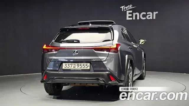 Lexus UX250h 2023 — Şəkil 26/30
