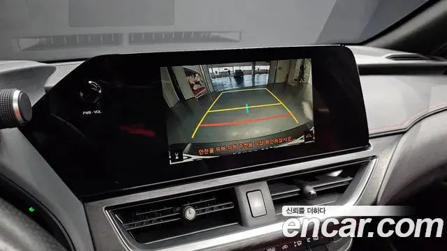 Lexus UX250h 2023 — Şəkil 21/30