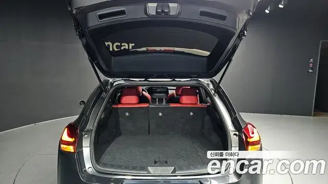 Lexus UX250h 2023 — Şəkil 14/30