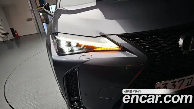 Lexus UX250h 2023 — Şəkil 6/30