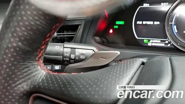 Lexus UX250h 2023 — Şəkil 25/30