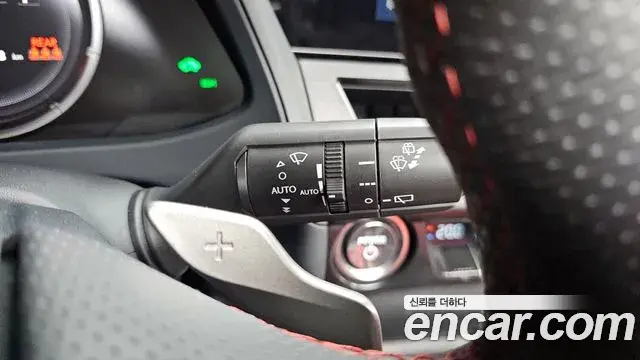 Lexus UX250h 2023 — Şəkil 19/30
