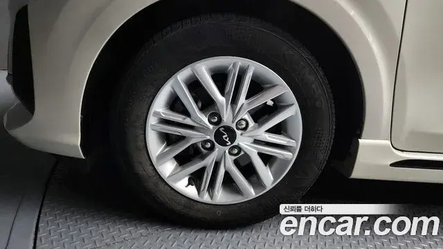 Kia Morning Urban 2023 — Photo 9/31