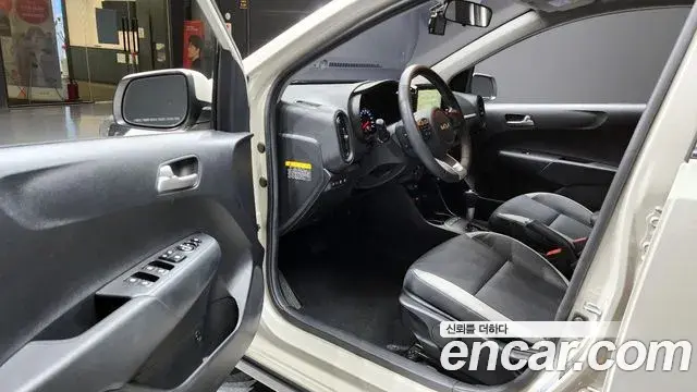 Kia Morning Urban 2023 — Photo 10/31