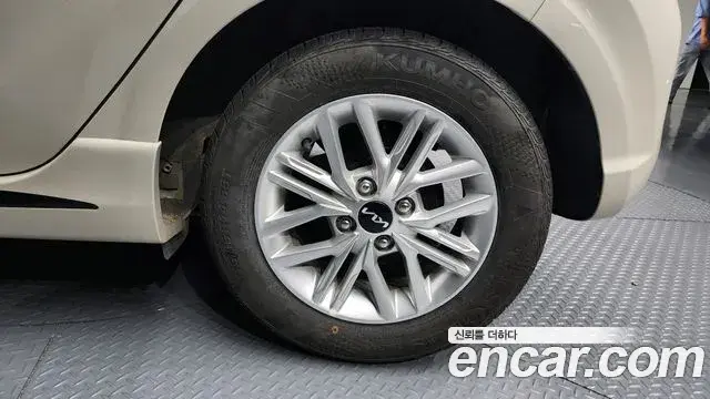 Kia Morning Urban 2023 — Photo 31/31