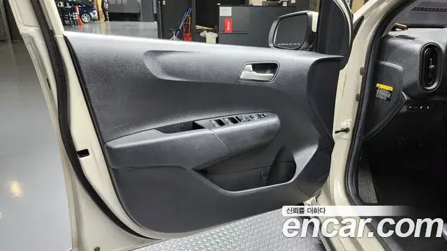 Kia Morning Urban 2023 — Photo 8/31
