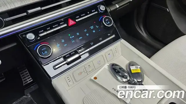 Hyundai Santa Fe 2024 — ფოტო 25/33