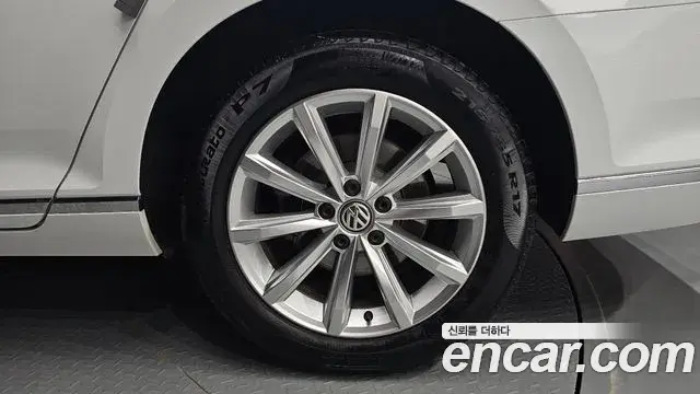 Volkswagen Passat GT 2018 — Photo 18/33