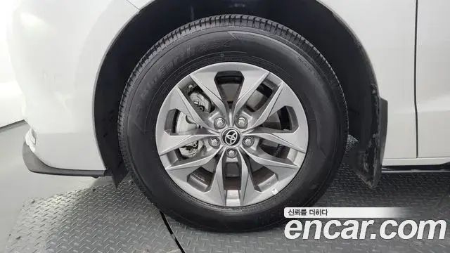 Toyota Sienna 2024 — Şəkil 19/20